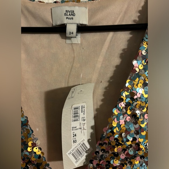 Very Beautiful Gown! - Picture 2 of 8